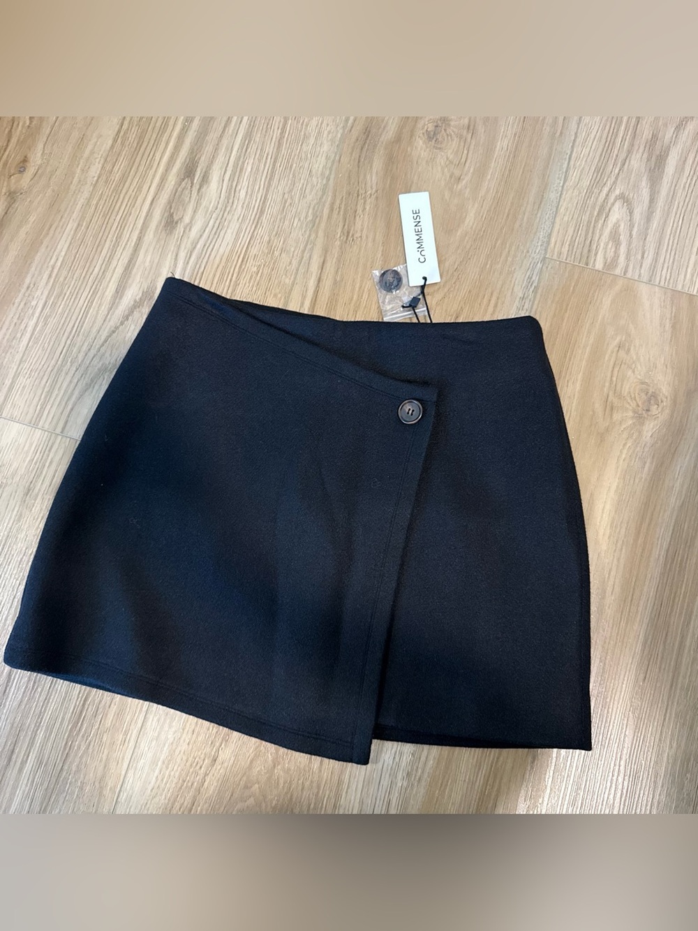 NWT BLACK COMMENSE SKIRT